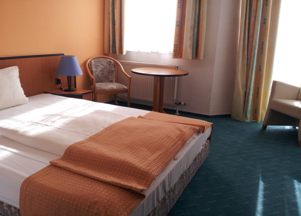 Trip Inn Kongresshotel Frankfurt-Родґау Екстер'єр фото