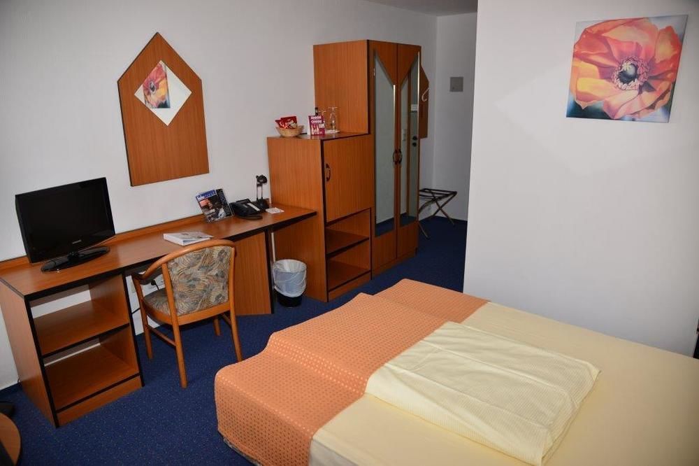 Trip Inn Kongresshotel Frankfurt-Родґау Екстер'єр фото