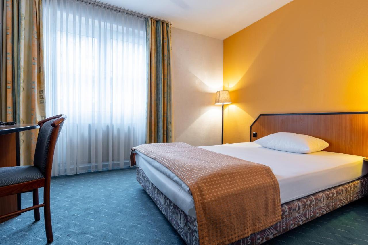 Trip Inn Kongresshotel Frankfurt-Родґау Екстер'єр фото